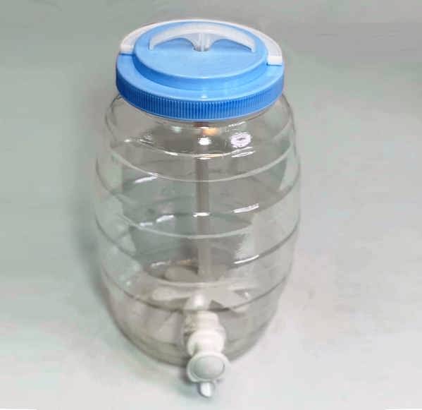 کلمن طلقی همزن دار جنس پلاستیکی شفاف 4 لیتری